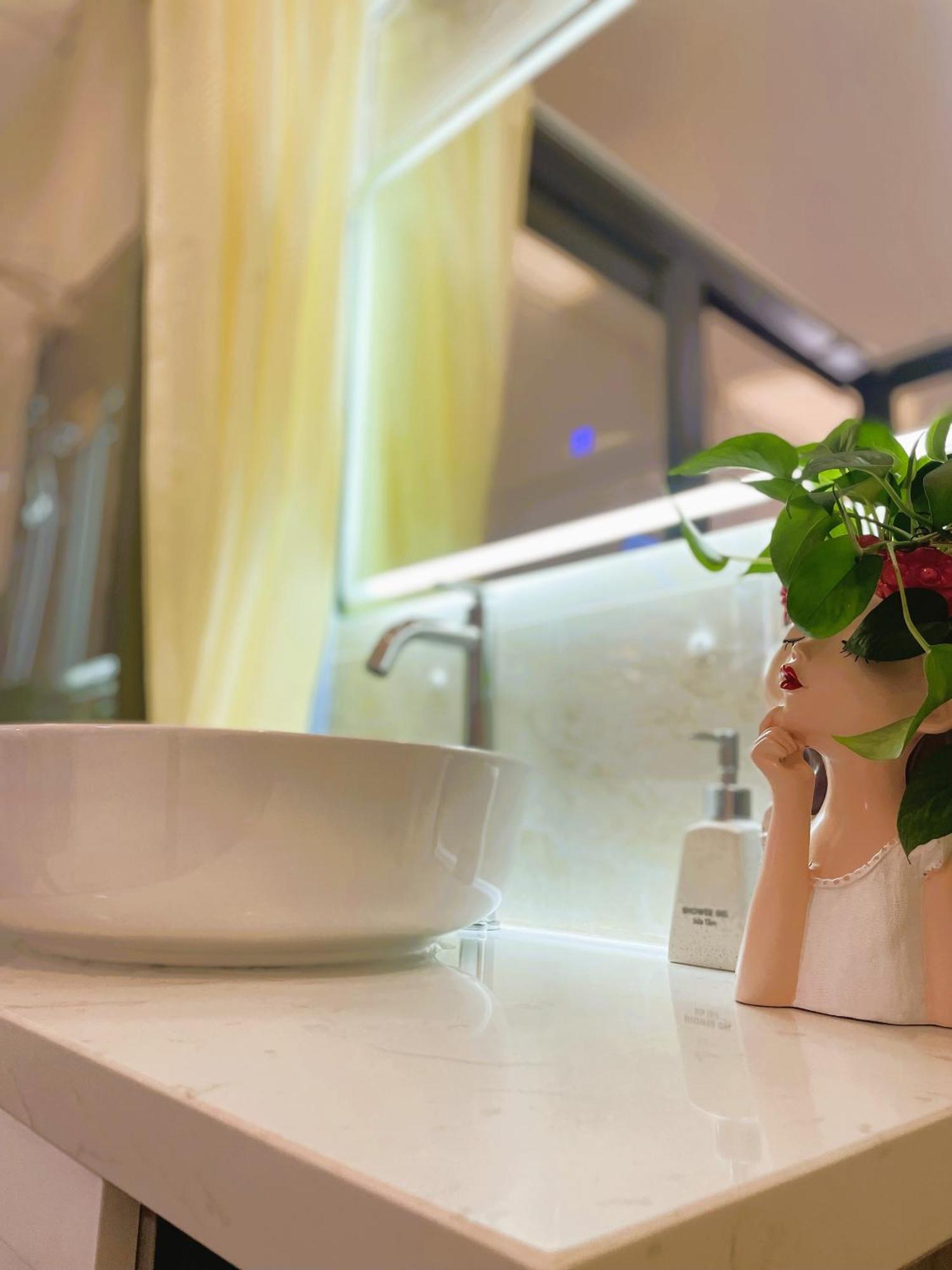 مدينة هوشي منه 6Even Hotel - Have A Staycation In The Cafe Apartments Building المظهر الخارجي الصورة
